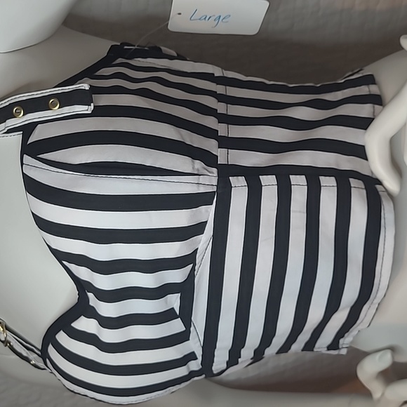 Striped Crop Top - Picture 3 of 12